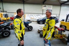 Foto: Bram Saeys; Kenny en Joyce van Eerd hebben gala op het Sondervick en worden begeleid door quads en corssmotoren.