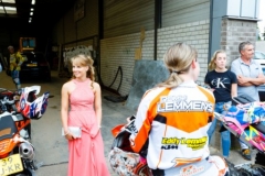 Foto: Bram Saeys; Kenny en Joyce van Eerd hebben gala op het Sondervick en worden begeleid door quads en corssmotoren.