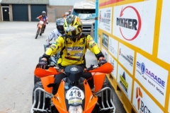 Foto: Bram Saeys; Kenny en Joyce van Eerd hebben gala op het Sondervick en worden begeleid door quads en corssmotoren.