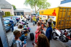 Foto: Bram Saeys; Kenny en Joyce van Eerd hebben gala op het Sondervick en worden begeleid door quads en corssmotoren.