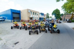 Foto: Bram Saeys; Kenny en Joyce van Eerd hebben gala op het Sondervick en worden begeleid door quads en corssmotoren.